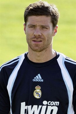Xabi Alonso completa su primera sesión de entrenamiento como jugador del Real Ma