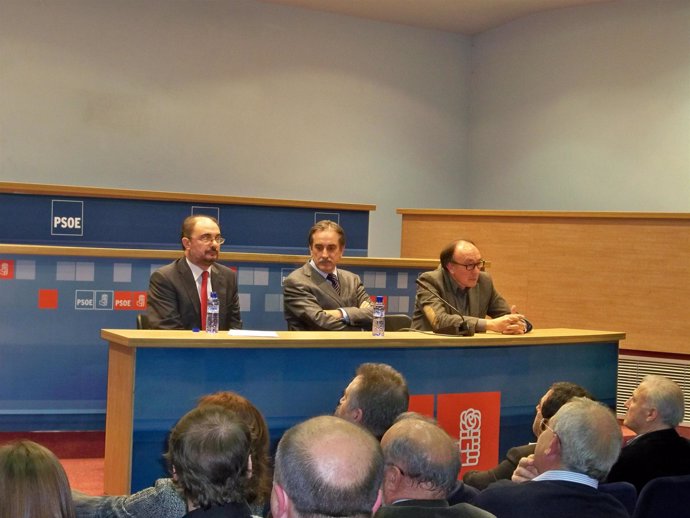 El presidente de la DPZ y el ministro de Trabajo durante el acto en Zaragoza