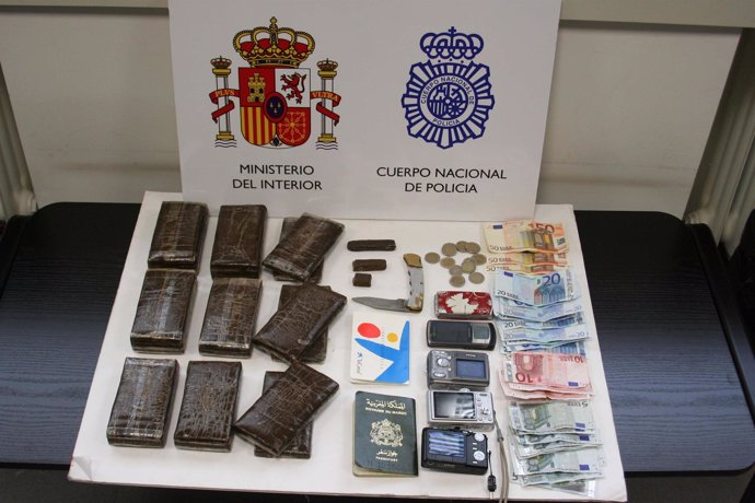 Material incautado a tres personas detenidas en Valladolid