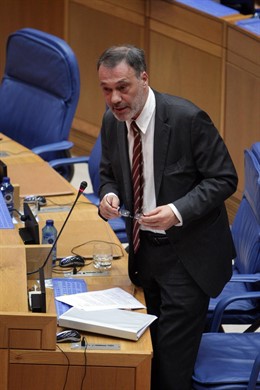 ROBERTO VARELA.
