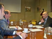 Ares pide a Batasuna "no sólo declaraciones, sino hechos y decisiones claras" sobre su "alejamiento" del terrorismo