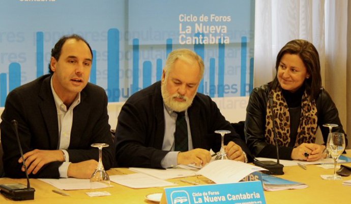 Arias Cañete junto a Diego y Madrazo en el foro de pesca del PP