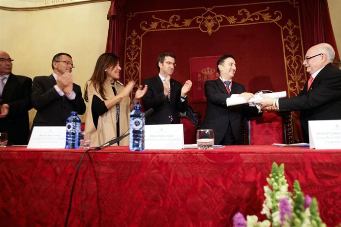 alberto nunez feijoo preside a entrega do xxiv grelo de ouro ao grupo cooperativ
