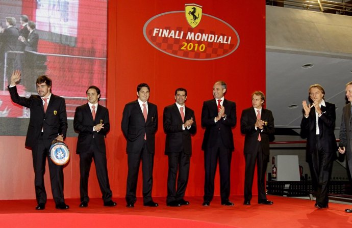 El equipo Ferrari con Francisco Camps