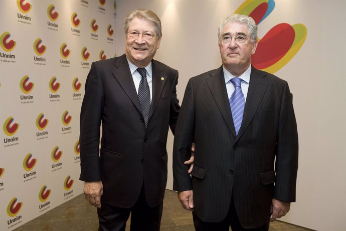 Enric Mata, a la derecha, junto al presidente de Unnim, Salvador Soley