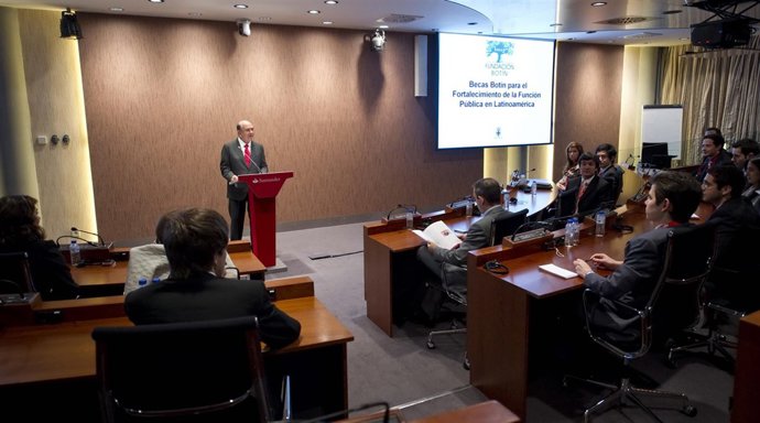Los alumnos del programa, reunidos con Emilio Botín