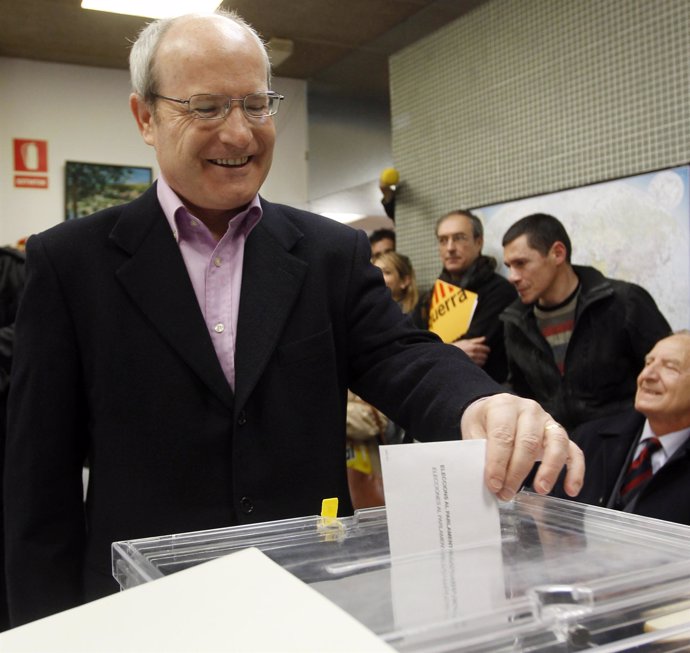 Montilla vota en las elecciones catalanas 28-n