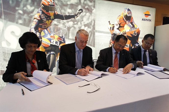 Firma de acuerdo entre Repsol y UMW