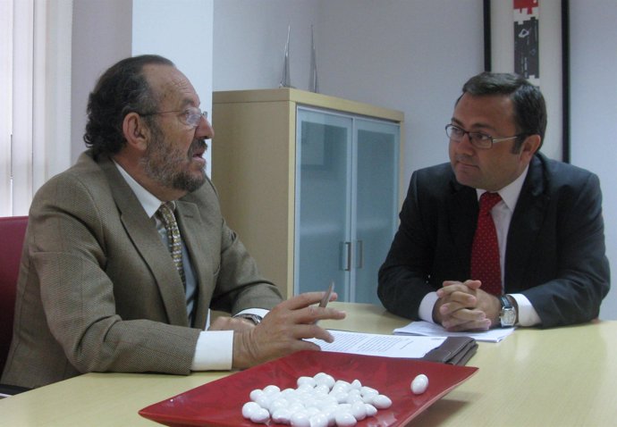Enrique Linde y Miguel Ángel Heredia en la reunión sobre turismo de cruceros