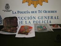 La madre del menor hallado en una maleta en Maó confiesa que ahogó a su hijo en la bañera