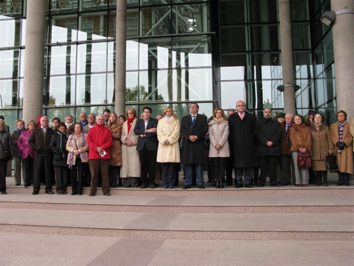Minuto de silencio en la Asamblea