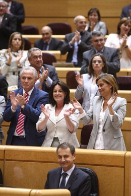 El PSOE aplaude a Zapatero en el Senado