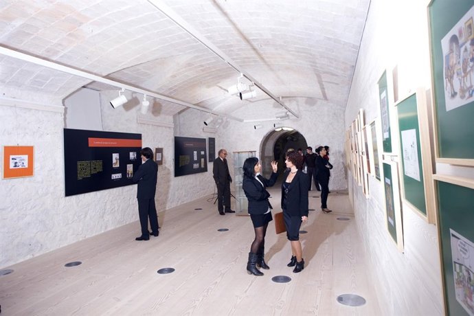 La Exposición "Español Con Humor" Llega Al Instituto Cervantes De Alcalá De Hena