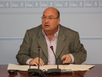 El PSOE asegura que Cospedal presenta un programa económico "distinto" al que aplicará en mayo "si es que gana"