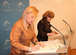 La consejera de Presidencia y Administraciones Públicas, María Pedro Reverte, y 