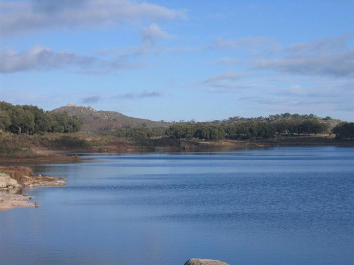 Embalse de Alpotrel
