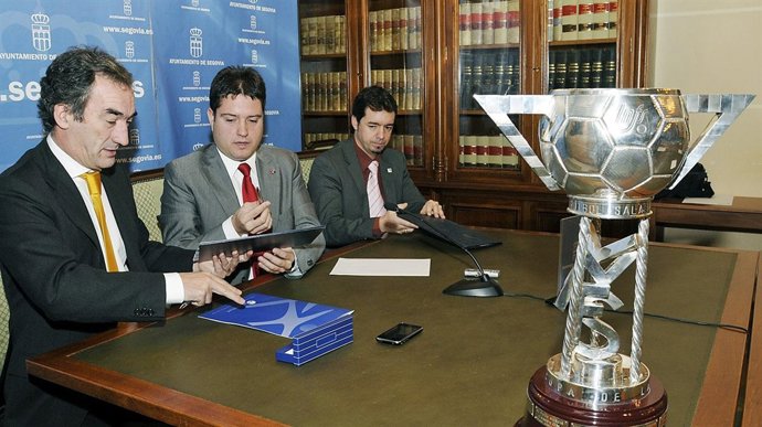 El Ayuntamiento de Segovia y la LNFS acogió la firma de la Copa 2011