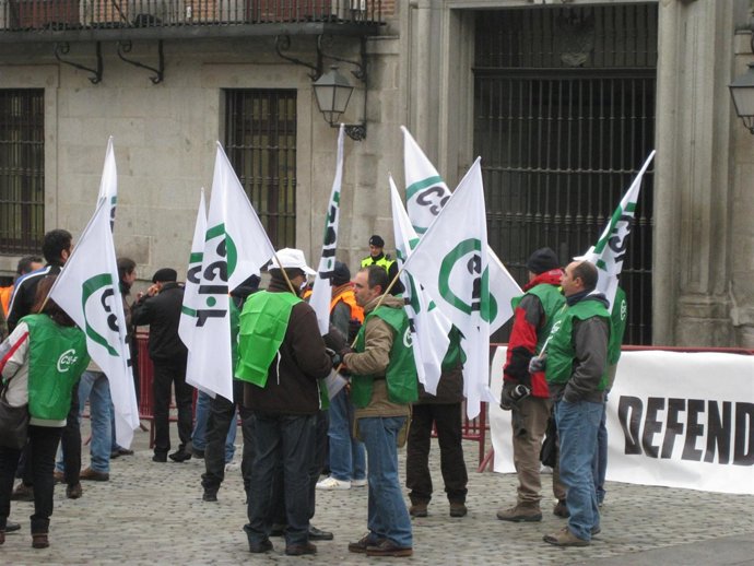 Concentración de trabajadores de Administración en el Ayuntamiento de Madrid
