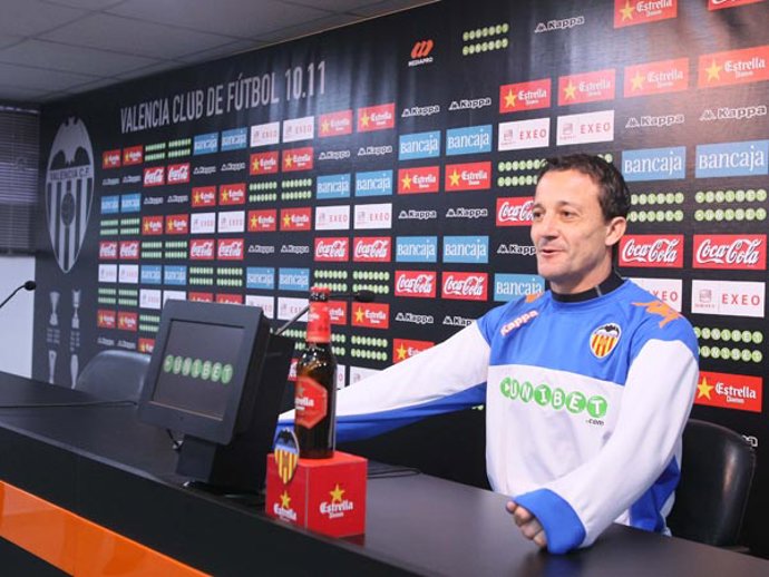 El portero del Valencia César apunta a la titularidad contra el Real Madrid