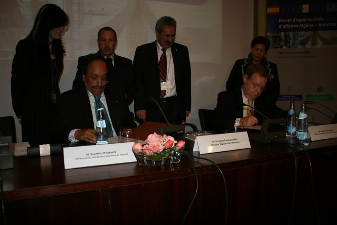 Firma empresarios asturianos en Argelia