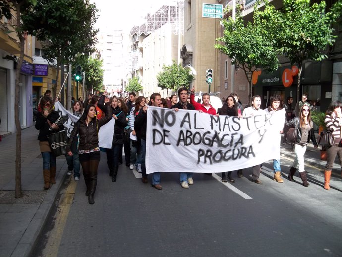 La cabeza de la manifestación, en la calle Alejandro Séiquer