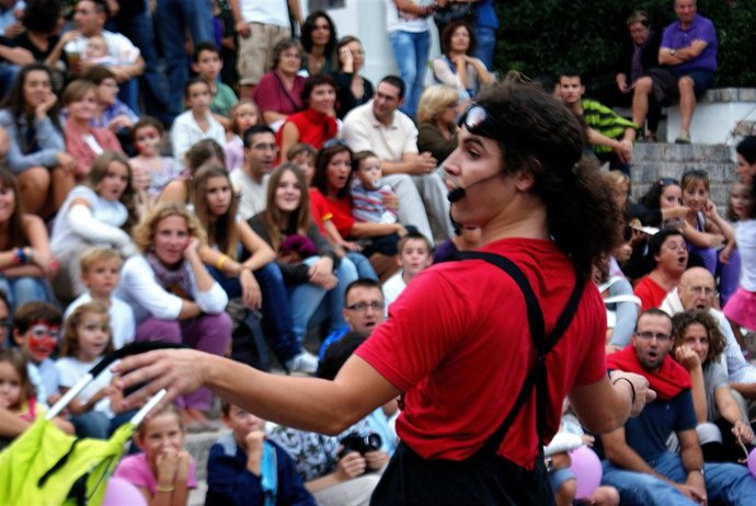 Artista actuando en la calle