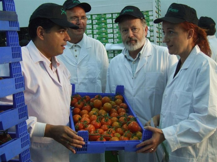 La Junta entrega una ayuda de 189.000 euros a Agrieco para mejorar sus sistemas 