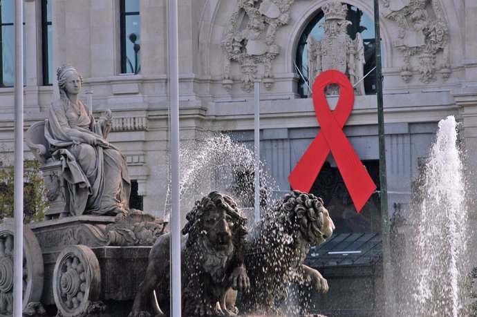 Lazo roja contra el Sida en el Ayuntamiento de Madrid
