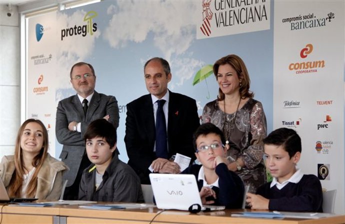 Camps, Font de Mora y Sánchez de León durante la presentación
