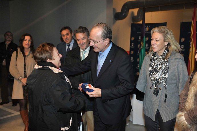 De la Torre entrega VPO en Soliva Este