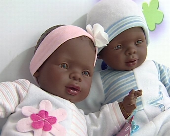 Presentan el sacaleches de una muñeca 