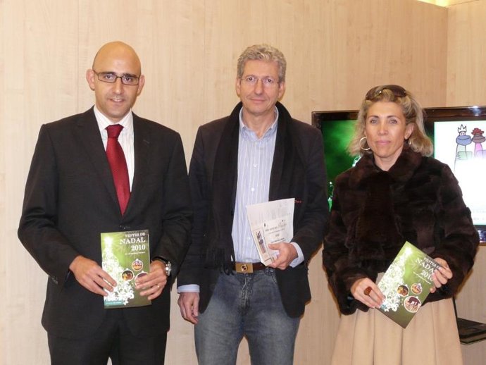 Grosske junto a los patrocinadores de las fiestas de Navidad