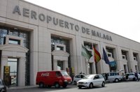 Griñán no ve "inconveniente" en incorporar capital privado a algún aeropuerto andaluz