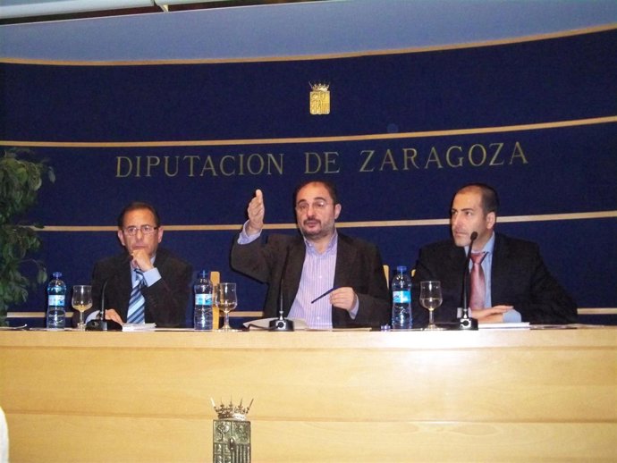 El presidente de la DPZ y los vicepresidentes durante la rueda de prensa