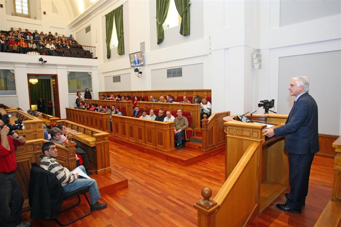 Barreda en el pleno de las Cortes sobre discapacidad