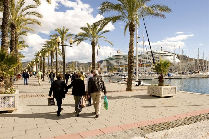 El Adventures of the Seas atraca en Cartagena con cerca de 1.200 pasajeros