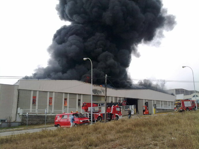 Incendio en nave de Berga