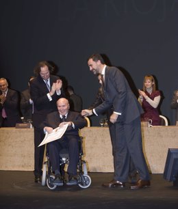 Príncipe entrega premio