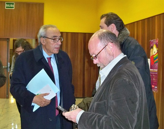 Peces Barba (i), poco antes de su conferencia en Valladolid.