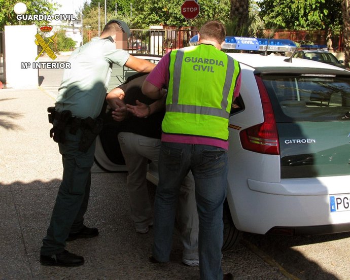 La Guardia Civil detiene a una persona dedicada a cometer robos con fuerza en vi