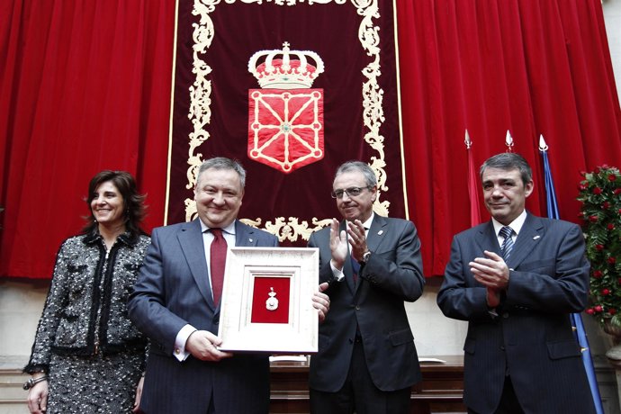 Entrega de la Medalla de Oro al Orfeón Pamplonés.
