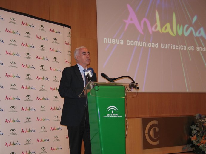 El consejero de Turismo, Comercio y Deporte de la Junta de Andalucía, Luciano Al
