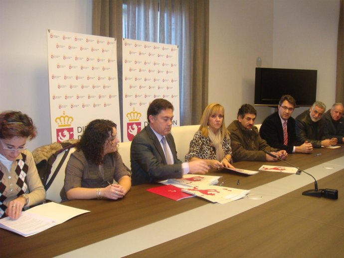 Firma del convenio para la financiación de escuelas de música.