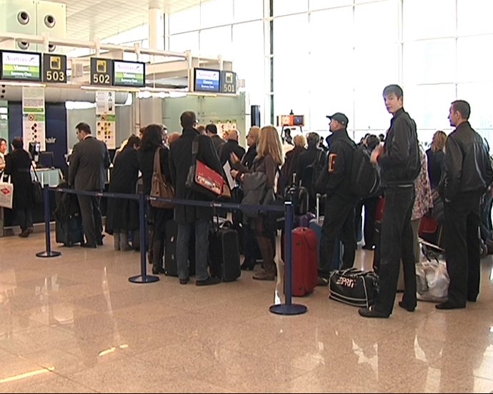 Normalidad en El Prat en la operación salida