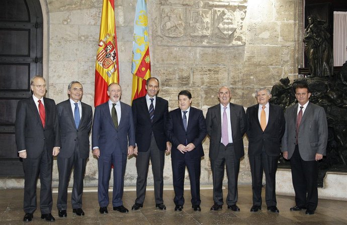 Camps recibe en audiencia a Rato, Olivas y los consejeros valencianos del SIP.