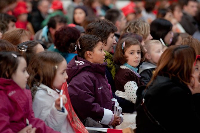 Niños en el espectáculo 'Alicia en el país de las maravillas'. 