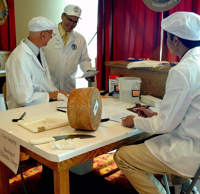 Fabricación del queso Señorío de Castilla, ganador de un 'Gran Oro'