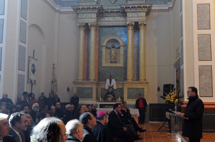 Iglesias inaugura la iglesia parroquial de Arcos de las Salinas tras su restaura