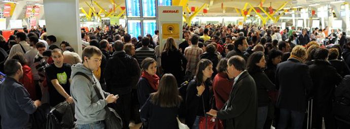 Miles de pasajeros atrapados en el aeropuerto