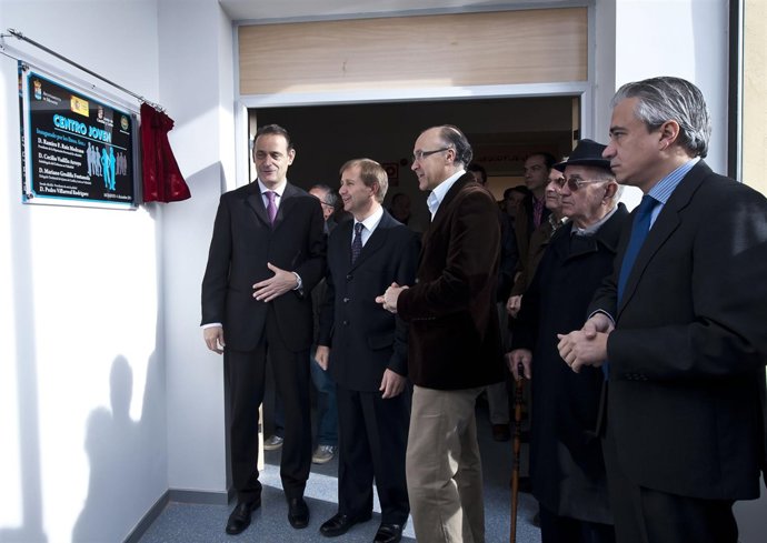 El presidente de la Diputación de Valladolid inaugura con el alcalde, el subdele